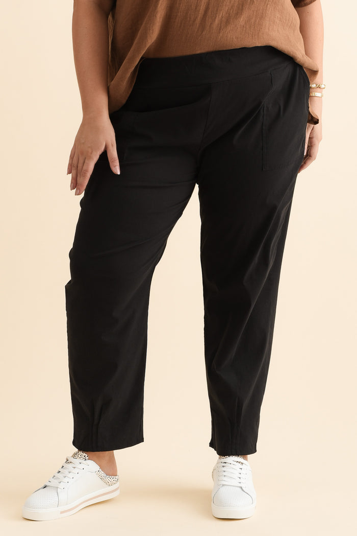 Air-Lite Black Stretch Pocket Pants,Brunette model,plus-size,curve-bottoms,plus-size-Pants,plus-size-winter-clothing,alt text|model:Gabby