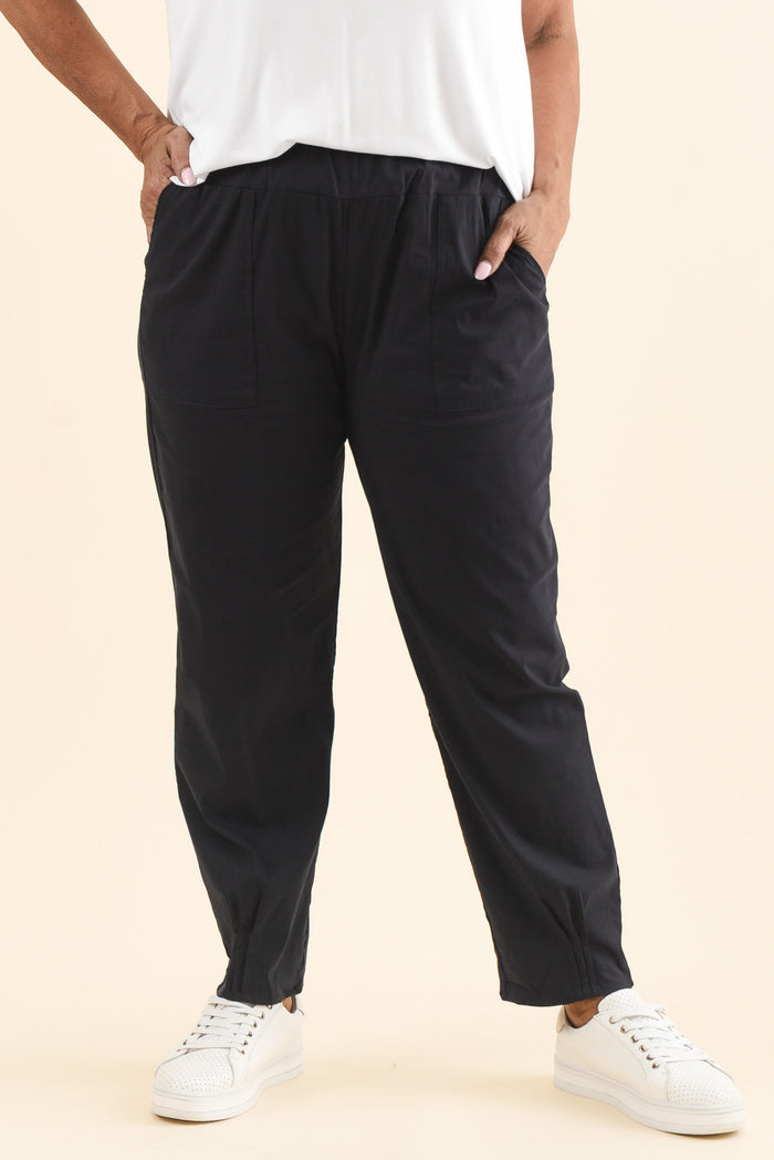 Air-Lite Navy Stretch Pocket Pants,Brunette model,alt text|model:Pilita