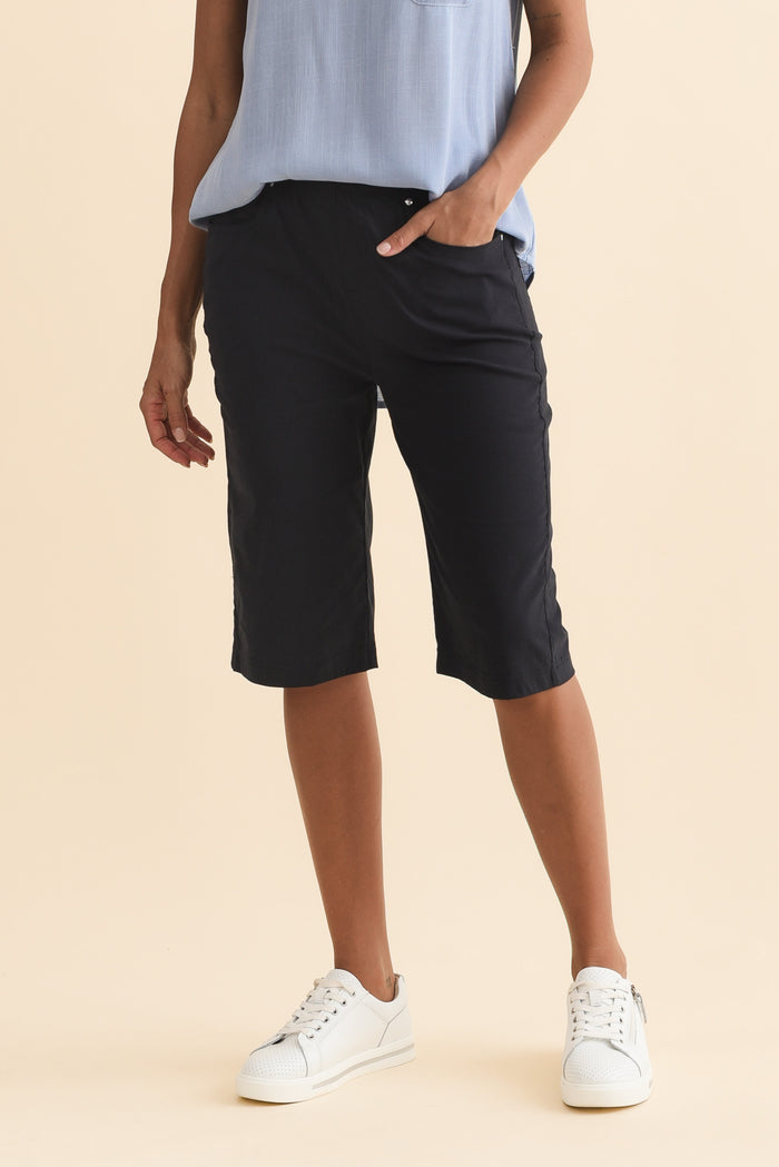 Air-Lite Navy Stretch Pocket Shorts,Brunette model,alt text|model:Brontie