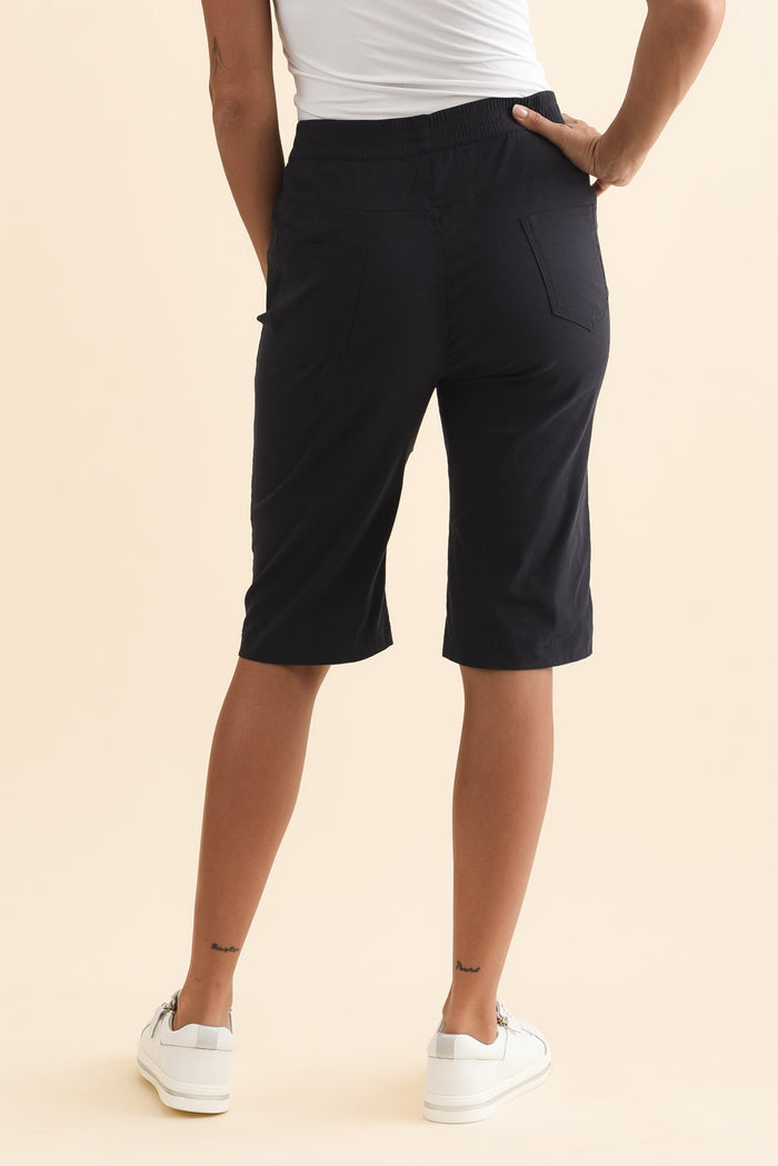 Air-Lite Navy Stretch Pocket Shorts,Brunette model,alt text|model:Brontie