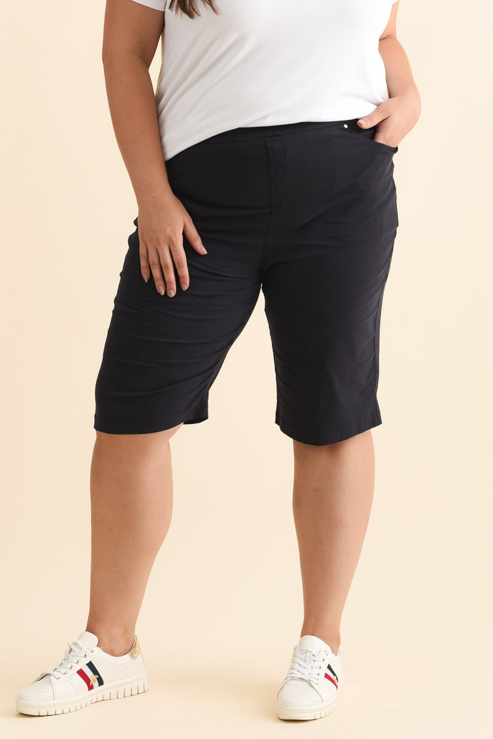 Air-Lite Navy Stretch Pocket Shorts,Brunette model,plus-size,curve-basics,curve-bottoms,plus-size-shorts,plus-size-basic-bottoms,plus-size-winter-clothing,alt text|model:Gabby