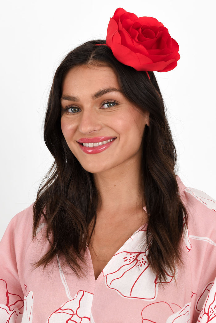 Amy Red Flower Fascinator,Brunette model,alt text|model:Brontie