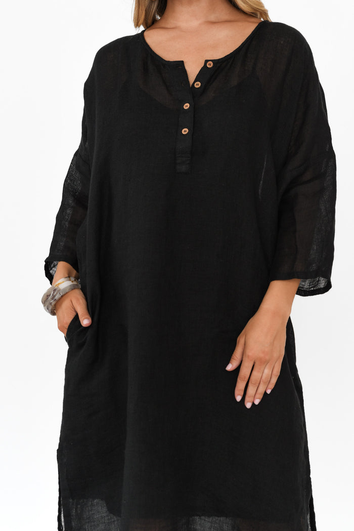 Analia Black Linen Kaftan,Blonde model,alt text|model:Mollie