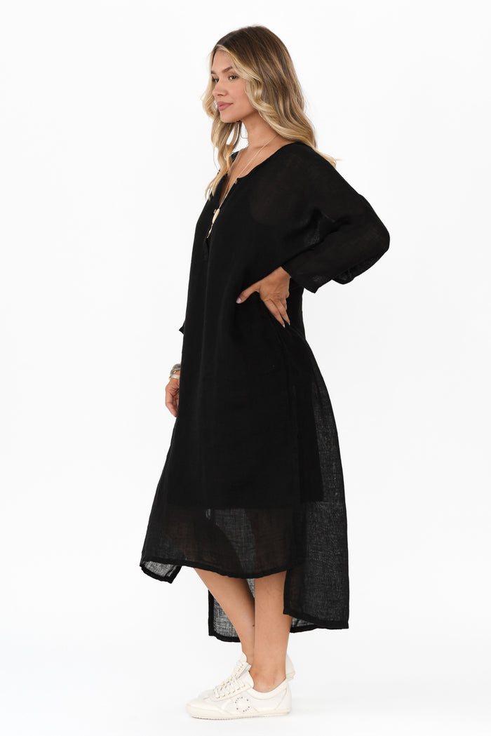 Analia Black Linen Kaftan,Blonde model,alt text|model:Mollie