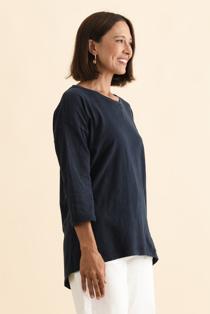 Annie Navy Cotton Top,Brunette model,alt text|model:Cara