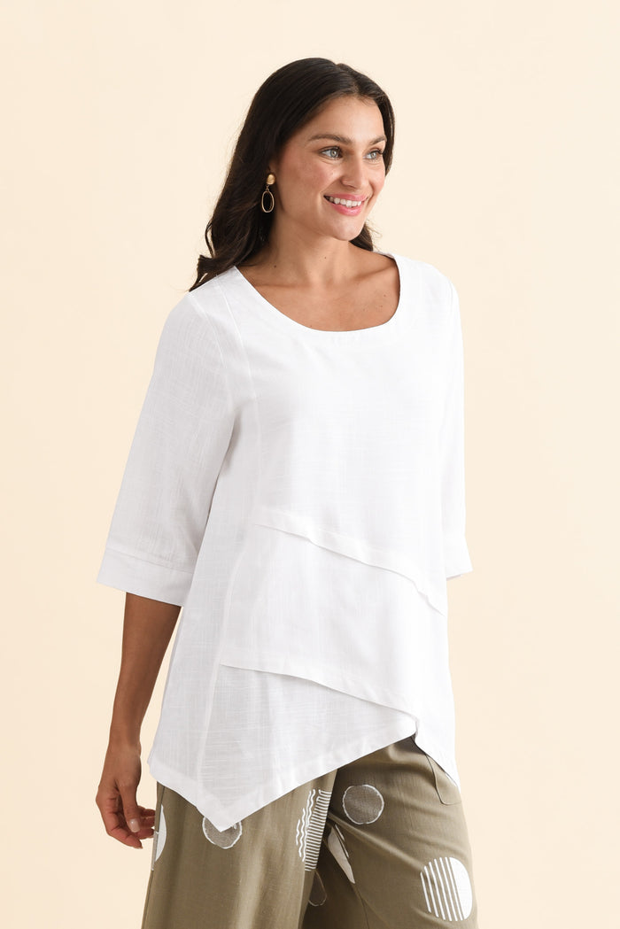 Anya White Linen Cotton Top,Brunette model,alt text|model:Brontie
