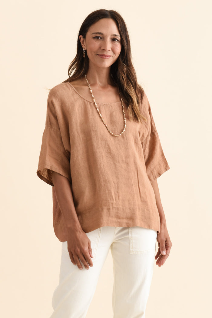 Barbara Mocha Linen Top,Brunette model,alt text|model:Cara