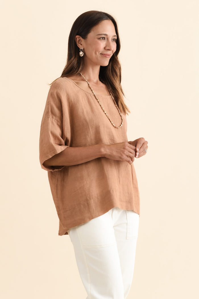 Barbara Mocha Linen Top,Brunette model,alt text|model:Cara