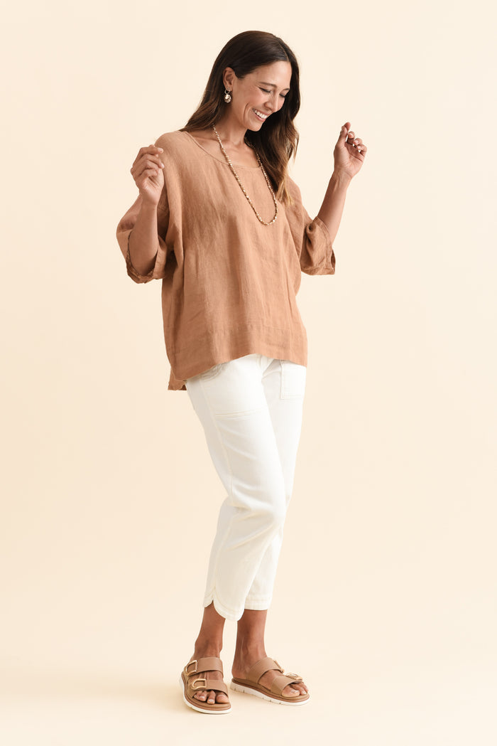 Barbara Mocha Linen Top,Brunette model,alt text|model:Cara