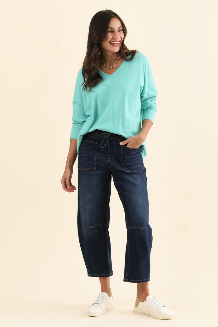 BB Barrel Dark Blue Jeans,Full Body,Brunette model,alt text|model:Brontie