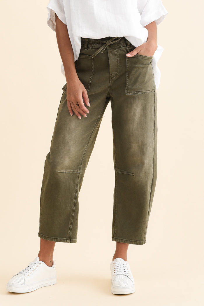 BB Barrel Khaki Jeans,Brunette model,alt text|model:Brontie