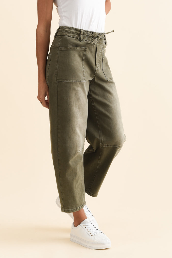 BB Barrel Khaki Jeans,Brunette model,alt text|model:Brontie