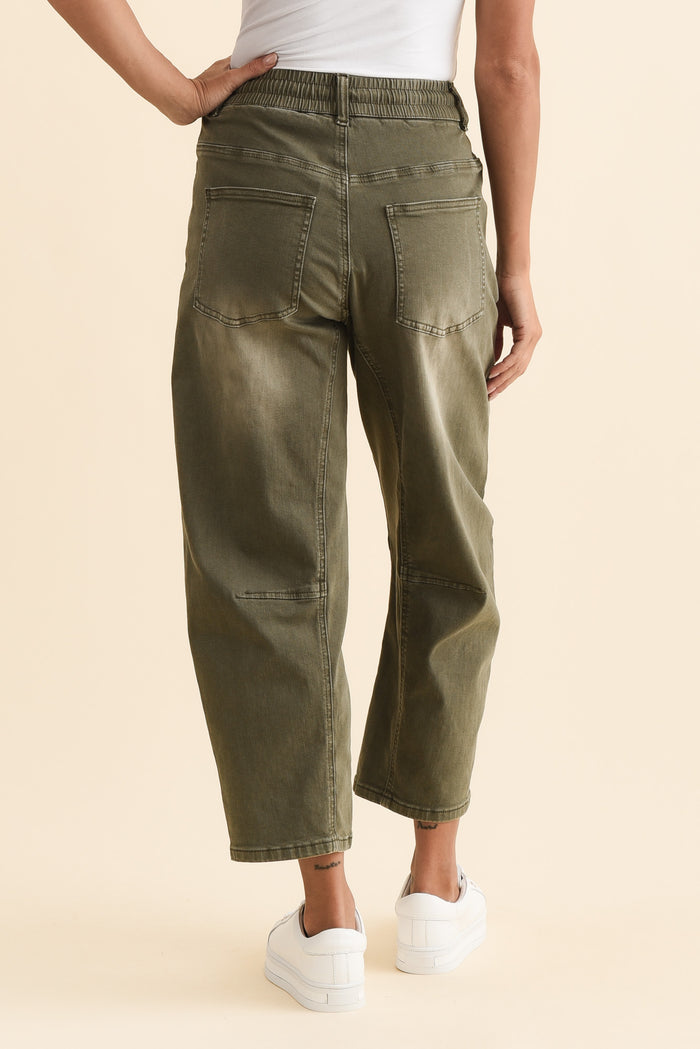 BB Barrel Khaki Jeans,Brunette model,alt text|model:Brontie