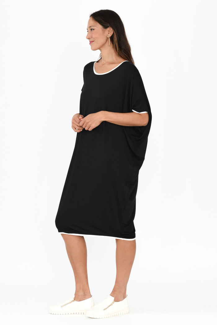 Black Contrast Maui Dress,Brunette model,alt text|model:Cara