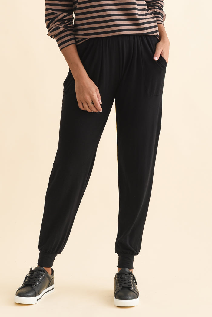 Black Weekend Pants,Brunette model,alt text|model:Brontie