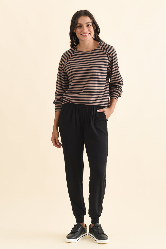 Black Weekend Pants,Brunette model,alt text|model:Brontie