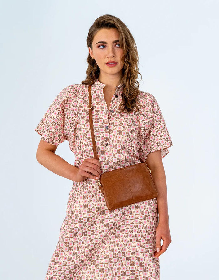 elms-king-bowery-wallet-tan-pebble