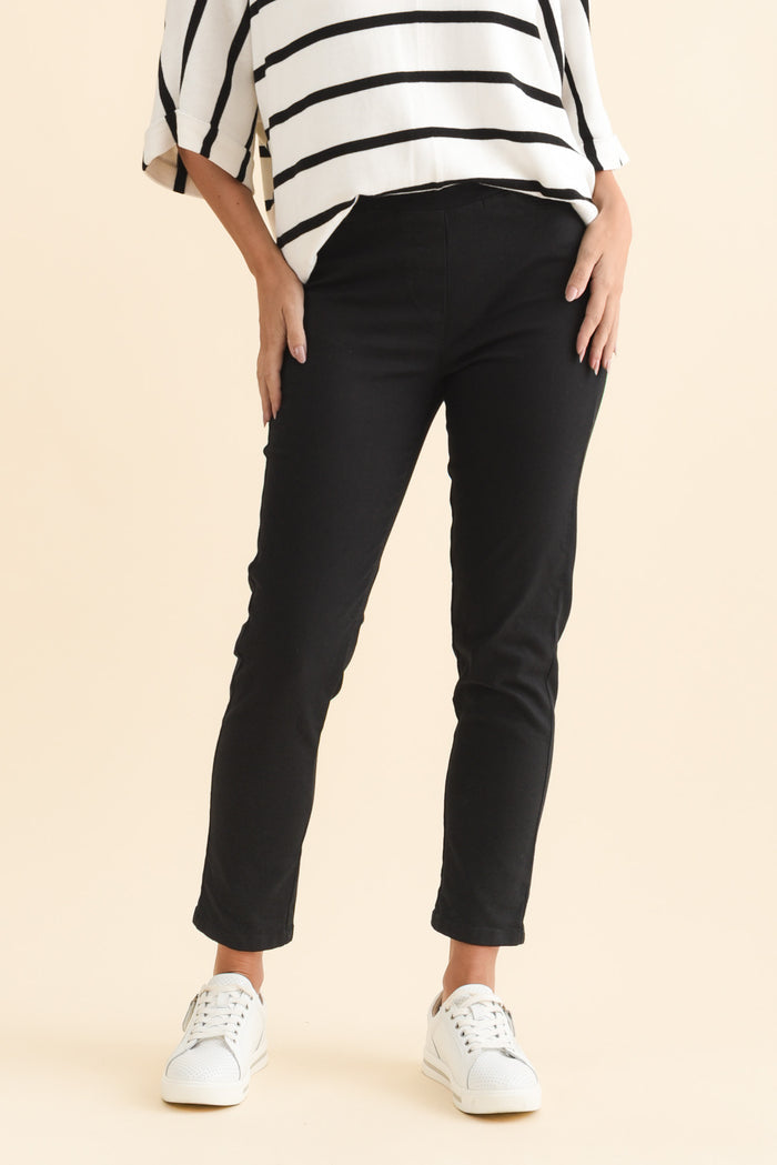 Callie Black Cotton 7/8 Stretch Pants,Brunette model,alt text|model:MJ