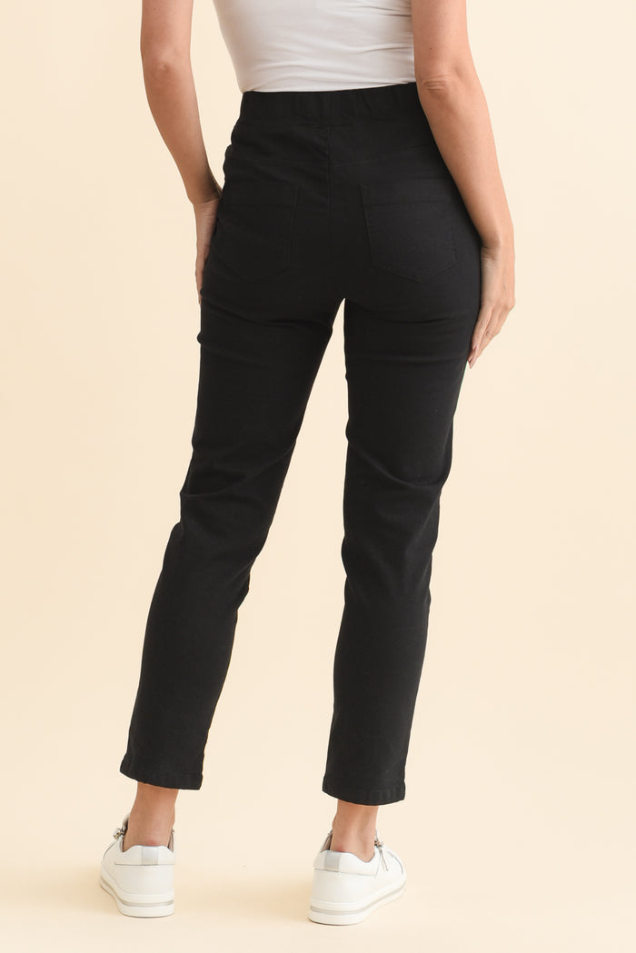 Callie Black Cotton 7/8 Stretch Pants,Brunette model,alt text|model:MJ
