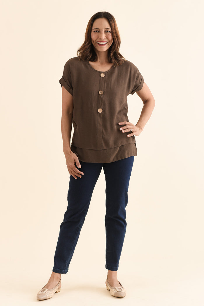 Callie Navy Cotton 7/8 Stretch Pants,Full body,Brunette model,alt text|model:Cara