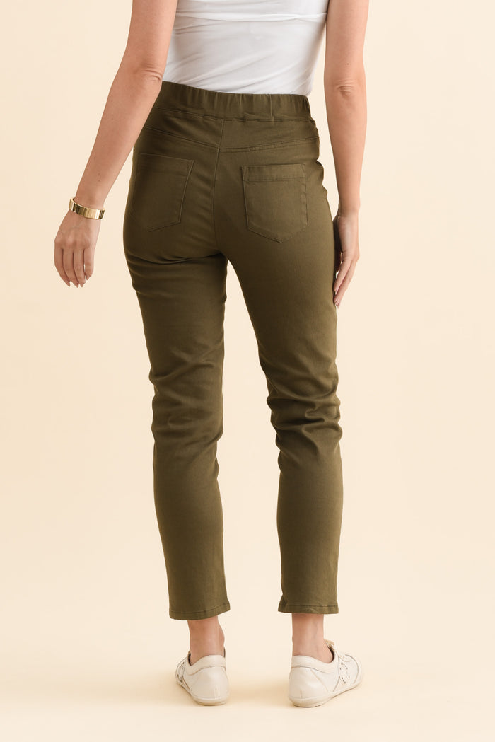 Callie Olive Cotton 7/8 Stretch Pants,Brunette model,alt text|model:MJ