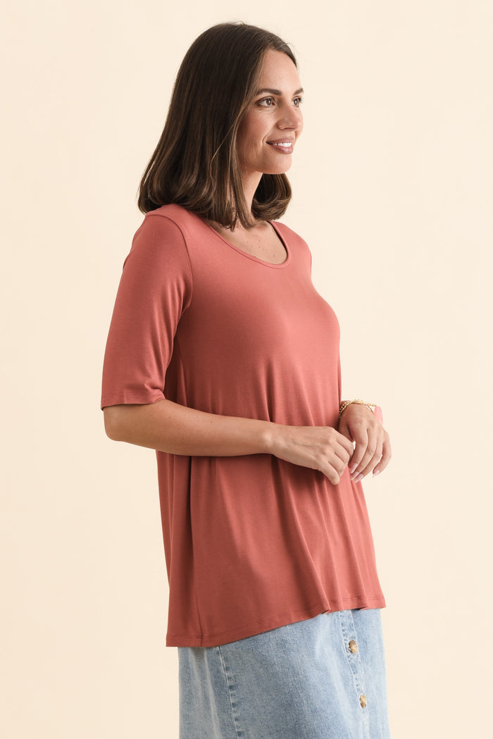 Carter Rust Bamboo Tunic Top,Brunette model,alt text|model:MJ