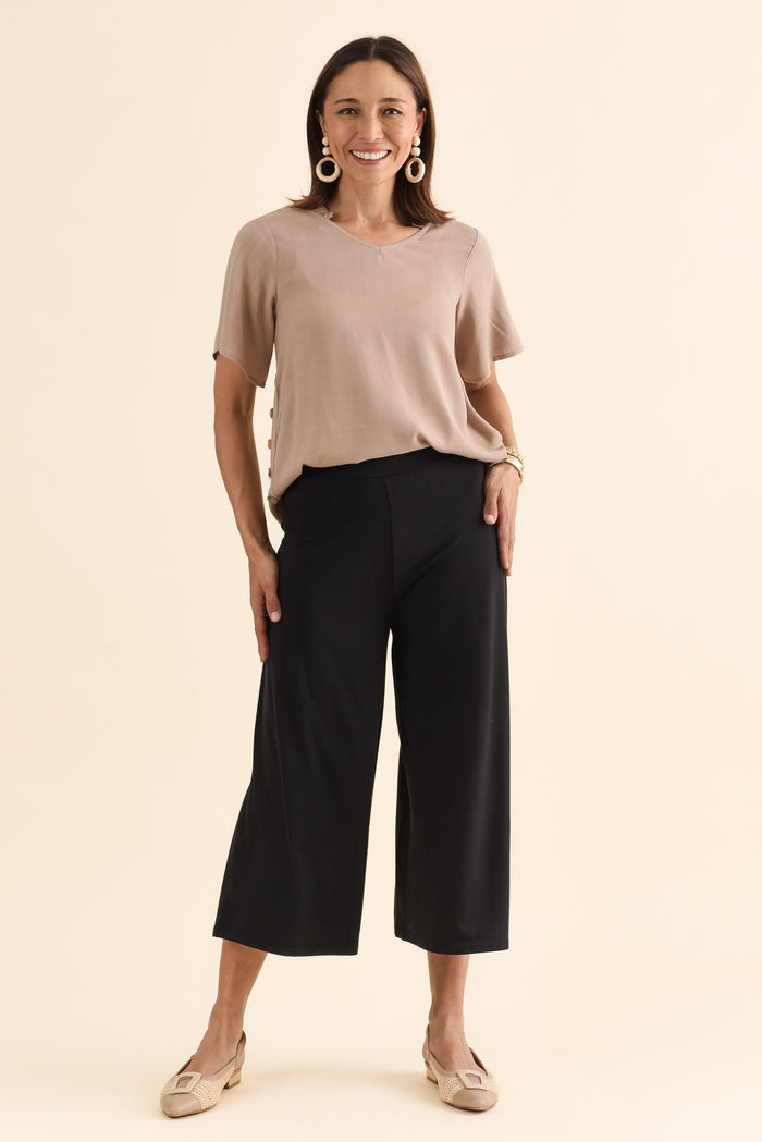Crystal Black Cropped Pants,Full Body,Brunette model,alt text|model:Cara
