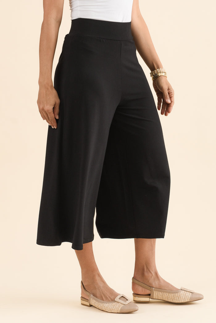 Crystal Black Cropped Pants,Side,Brunette model,alt text|model:Cara