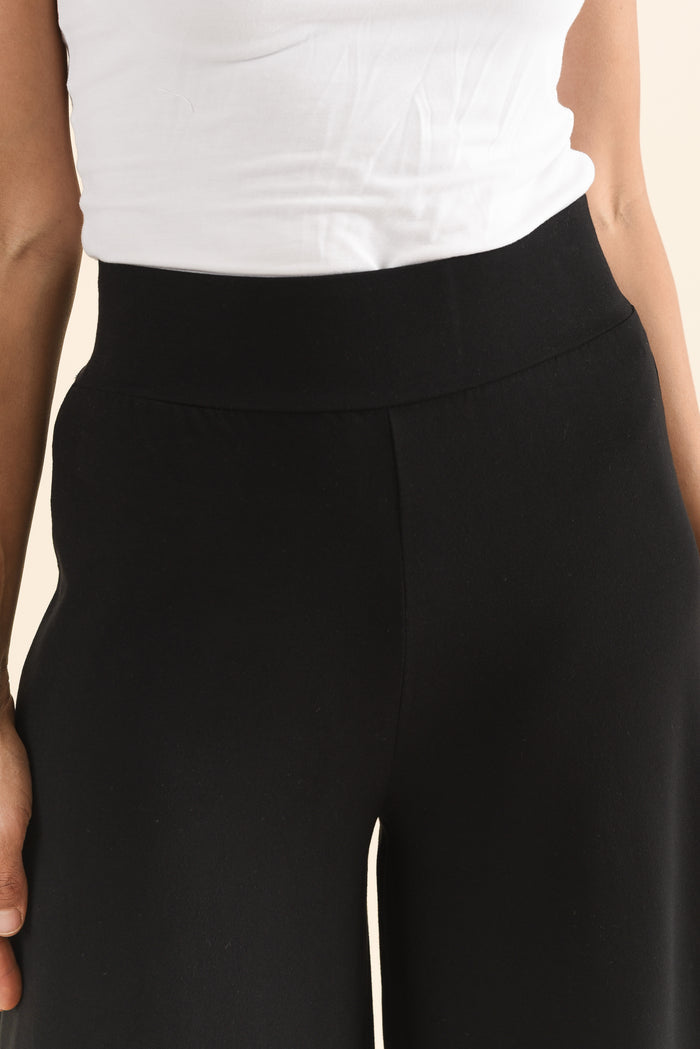 Crystal Black Cropped Pants,Detail,Brunette model,alt text|model:Cara