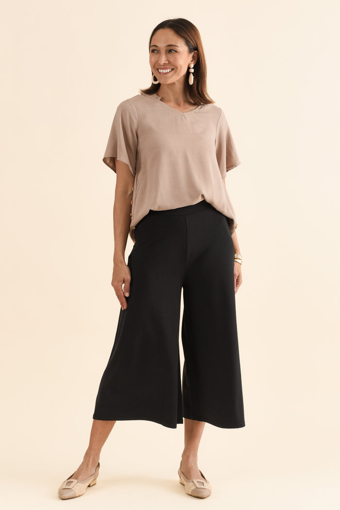 Crystal Black Cropped Pants,Full Body,Brunette model,alt text|model:Cara