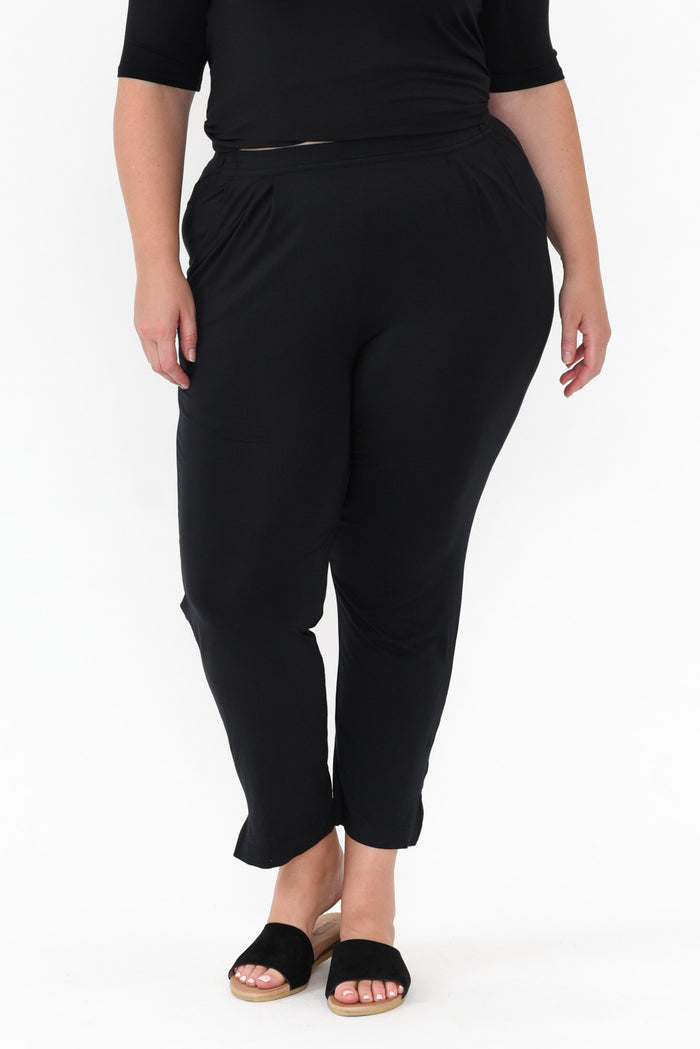 18 / Black