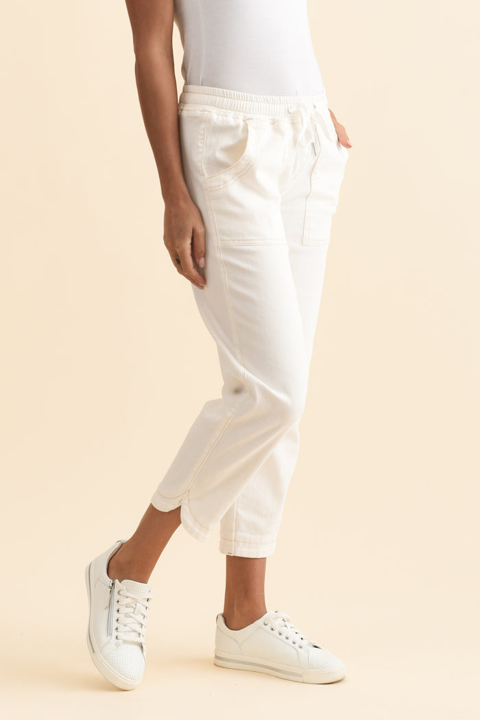 Eliana White Cotton Stretch Jeans,Brunette model,alt text|model:Brontie