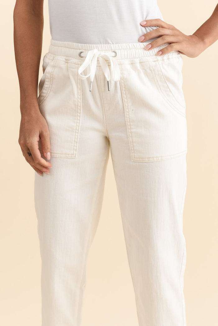 Eliana White Cotton Stretch Jeans,Brunette model,alt text|model:Brontie
