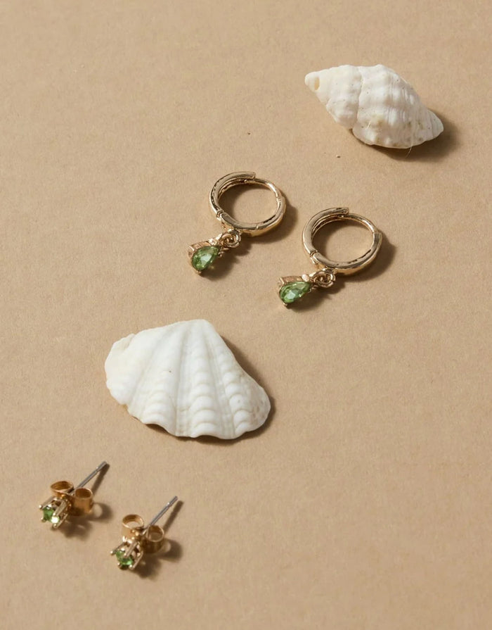 humble-heart-emerald-huggie-stud-set-gold