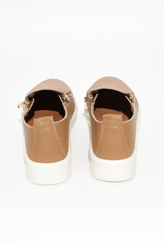 Enjoy Camel Leather Zip Sneaker