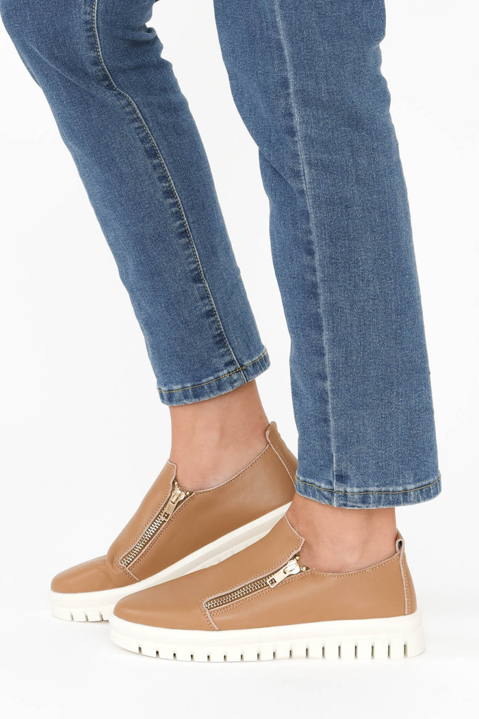 Enjoy Camel Leather Zip Sneaker