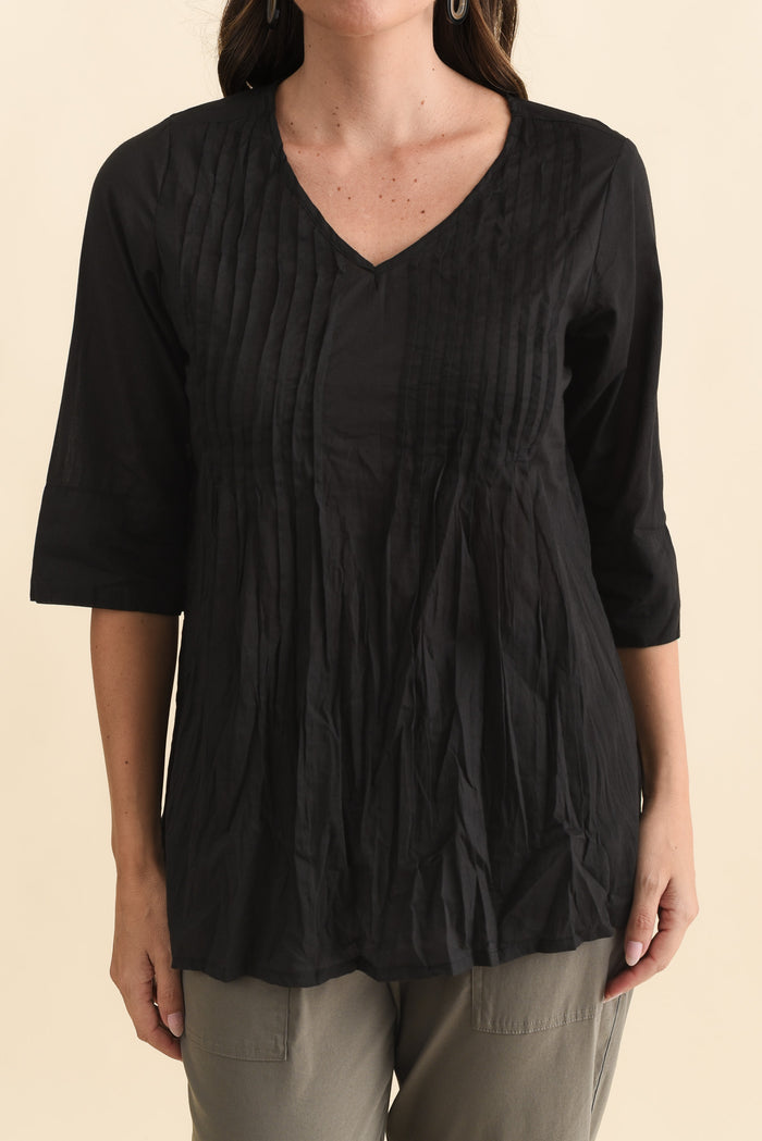 Fia Black Sleeved Crinkle Cotton Top,Brunette model,alt text|model:MJ