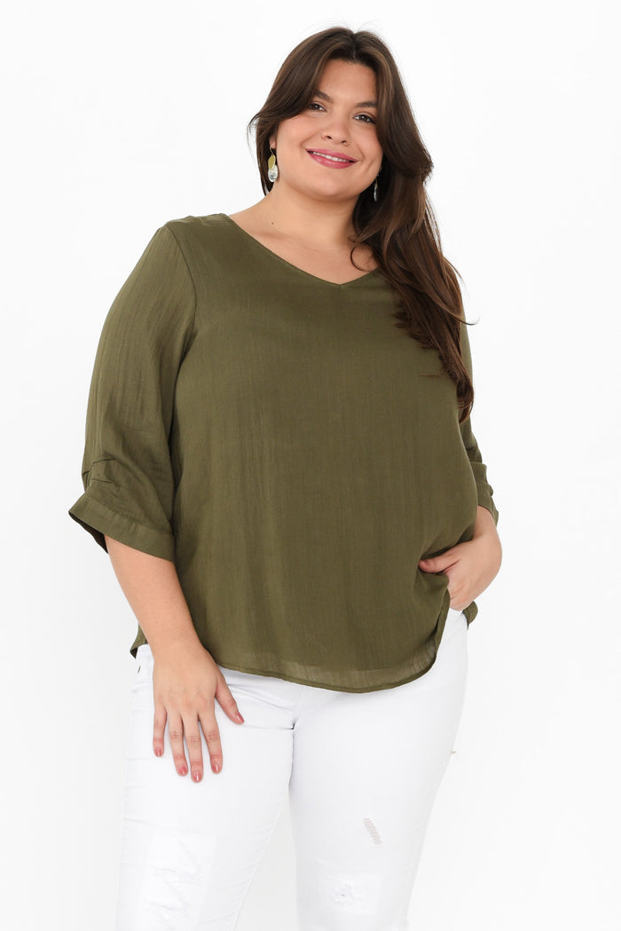 Gomez Khaki Button Top,Brunette model,plus-size,curve-tops,plus-size-sleeved-tops,plus-size-linen-tops,alt text|model:Gabby