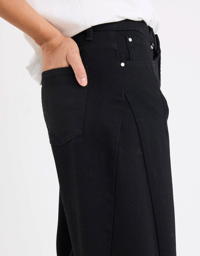 among-the-brave-graduate-stretch-barrel-jeans-jet-black-womens-clothing