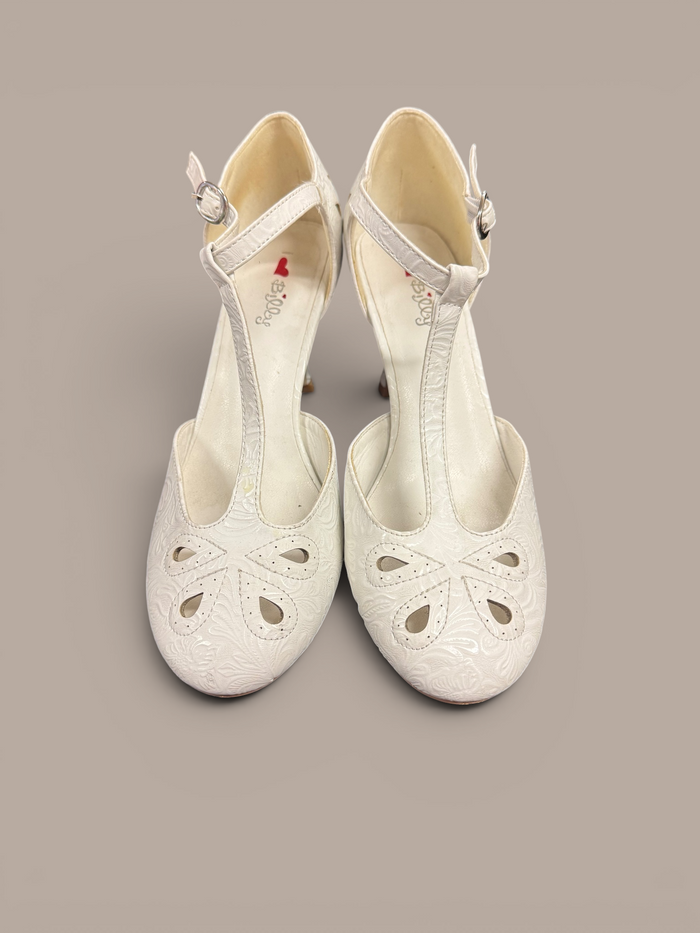 I love billy white heels