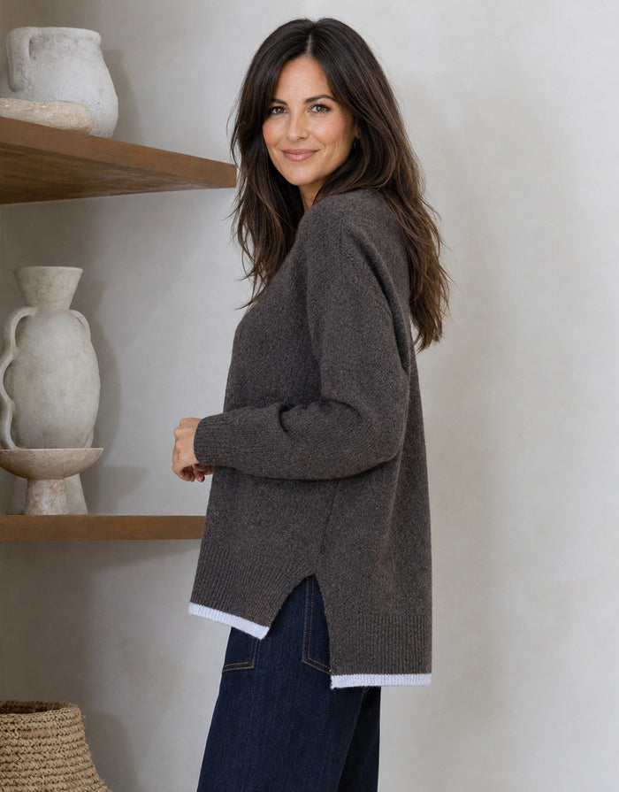 Jamie Contrast V Neck Knit - Choc/Blue