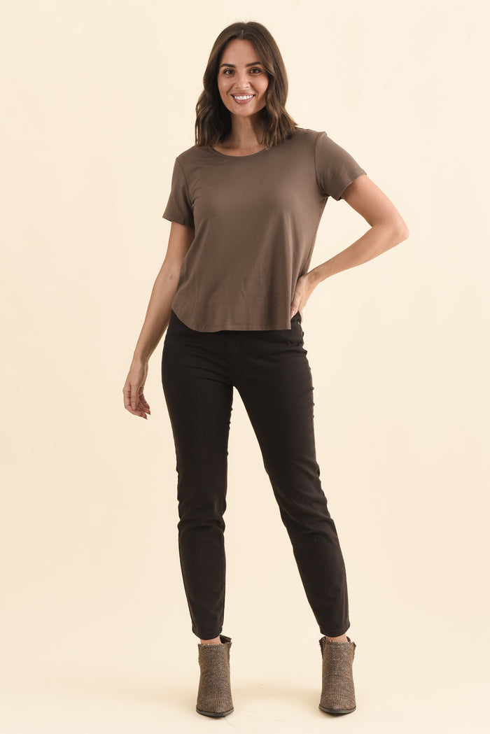 Janis Chocolate Bamboo Tee,Brunette model,alt text|model:MJ