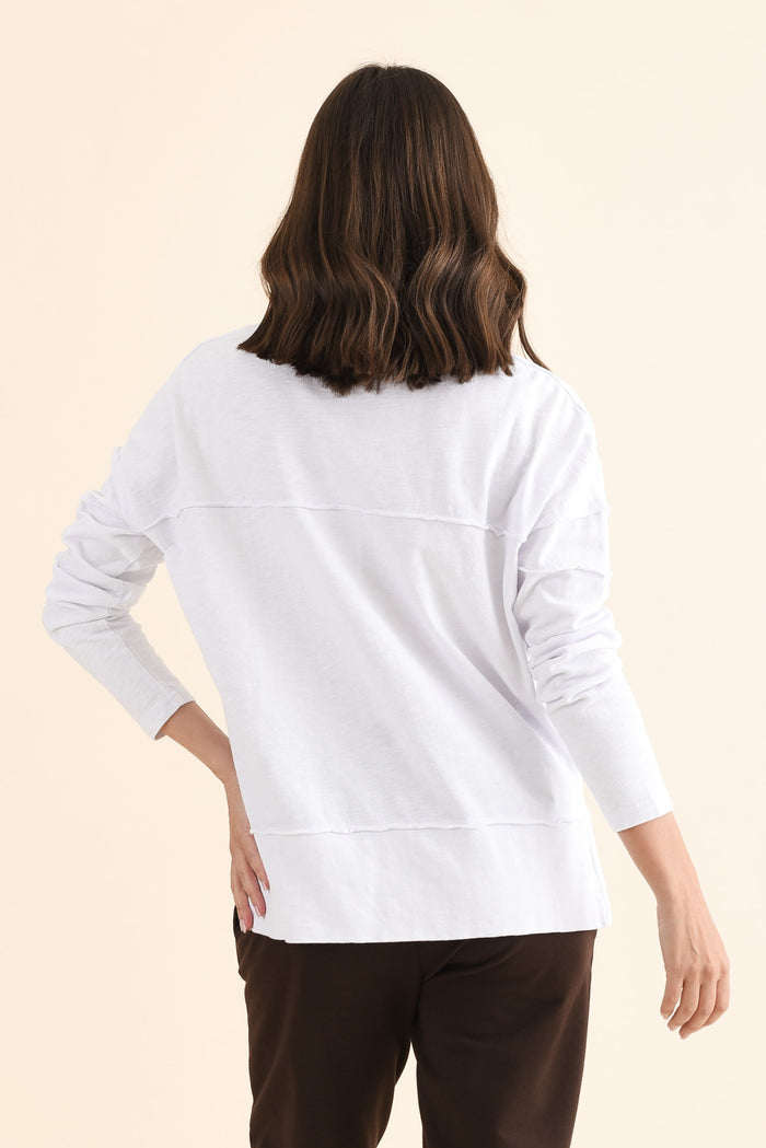Jayne White Cotton Throw On Top,Back,Brunette model,alt text|model:MJ