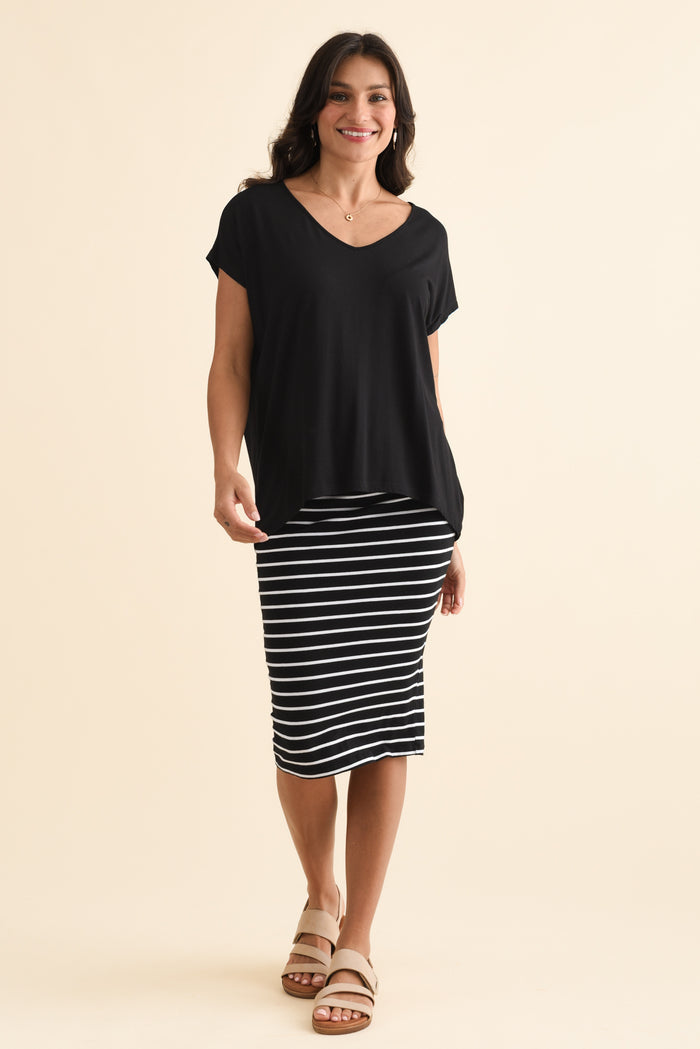 Jenner Black V Neck Tee,Brunette model,alt text|model:Brontie