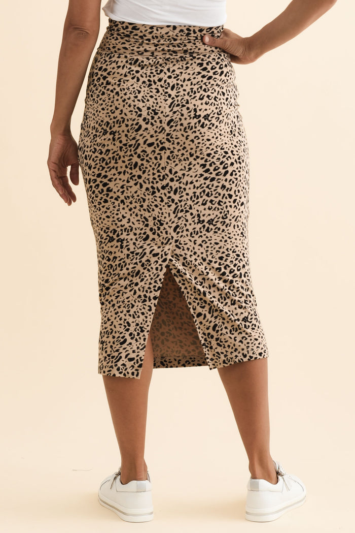 Leopard Bamboo Maxi Tube Skirt,Brunette model,alt text|model:Cara