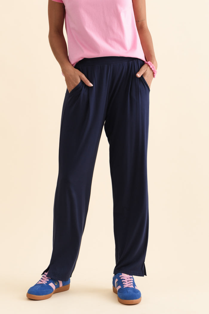 Lopez Navy Pocket Pants,Brunette model,alt text|model:Brontie