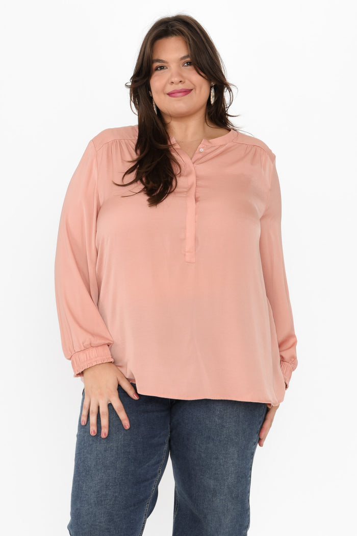 Luxe Peach Gloss Tunic,Brunette model,plus-size,curve-tops,plus-size-sleeved-tops,plus-size-tunics,plus-size-winter-clothing,alt text|model:Gabby
