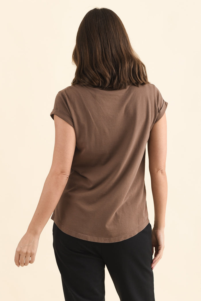 Manly Chocolate Cotton Tee,Back,Brunette model,alt text|model:MJ