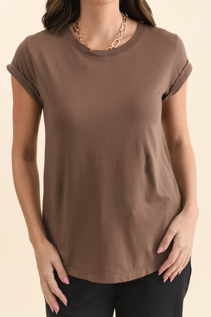 Manly Chocolate Cotton Tee,Detail,Brunette model,alt text|model:MJ