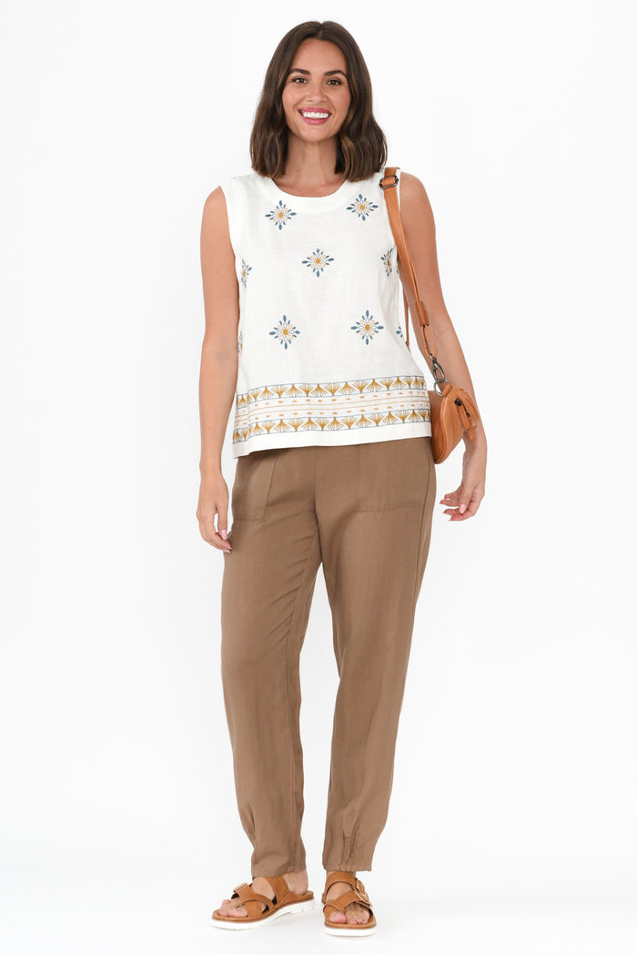 Manon Mocha Cropped Pants,Brunette model,alt text|model:MJ